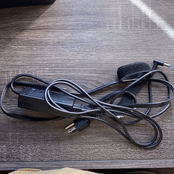 HP laptop - Picture 2 of 3